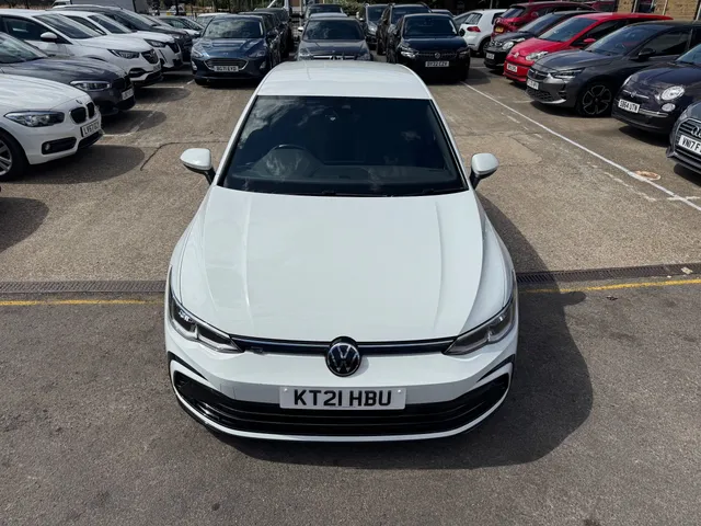 2021 Volkswagen Golf — photo 3