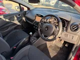2017 Renault Clio thumbnail 17