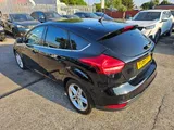 2017 Ford Focus thumbnail 8