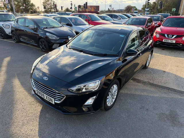 2019 Ford Focus — photo 2
