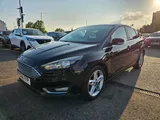 2017 Ford Focus thumbnail 4