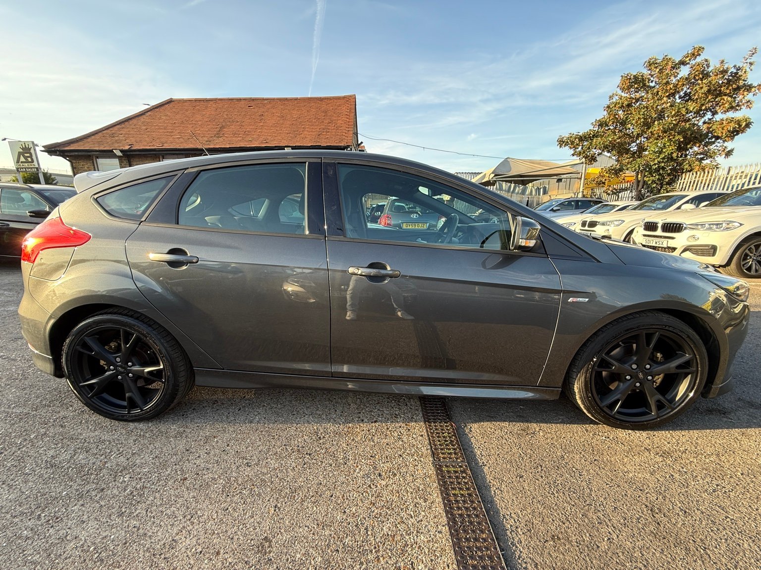 2016 Ford Focus thumbnail 9