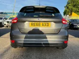 2016 Ford Focus thumbnail 12
