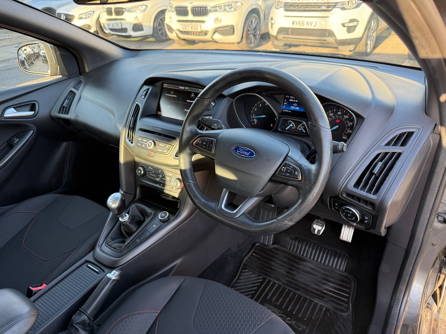 2016 Ford Focus thumbnail 18