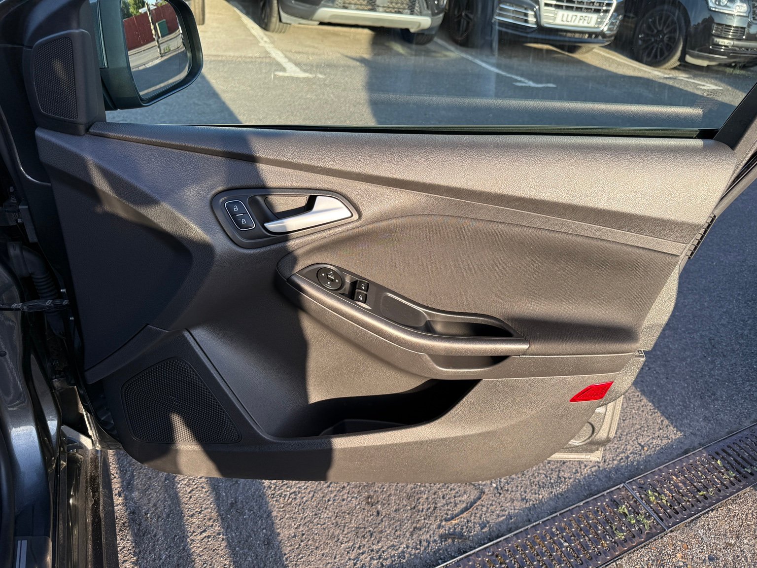 2016 Ford Focus thumbnail 21