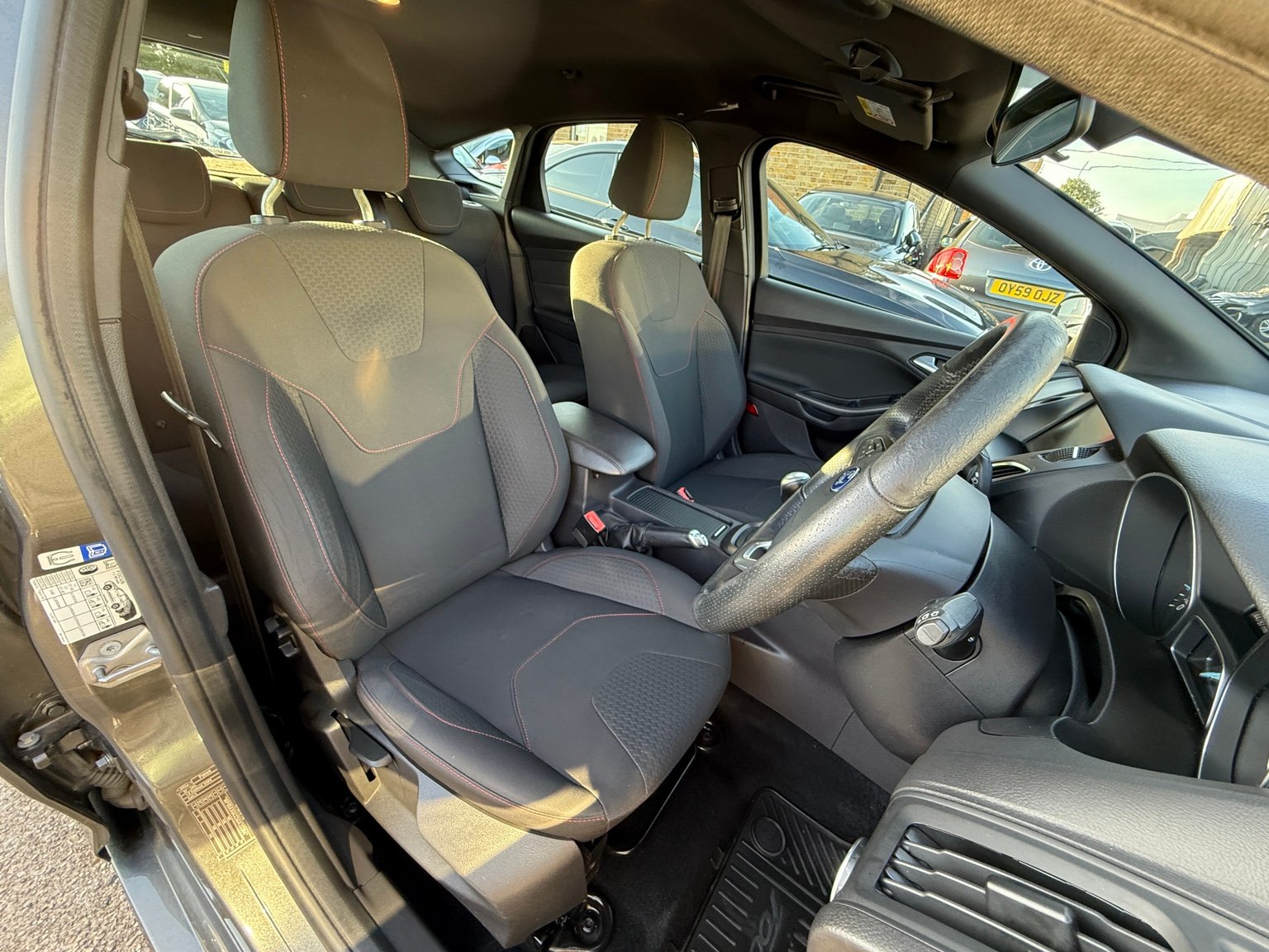 2016 Ford Focus thumbnail 26