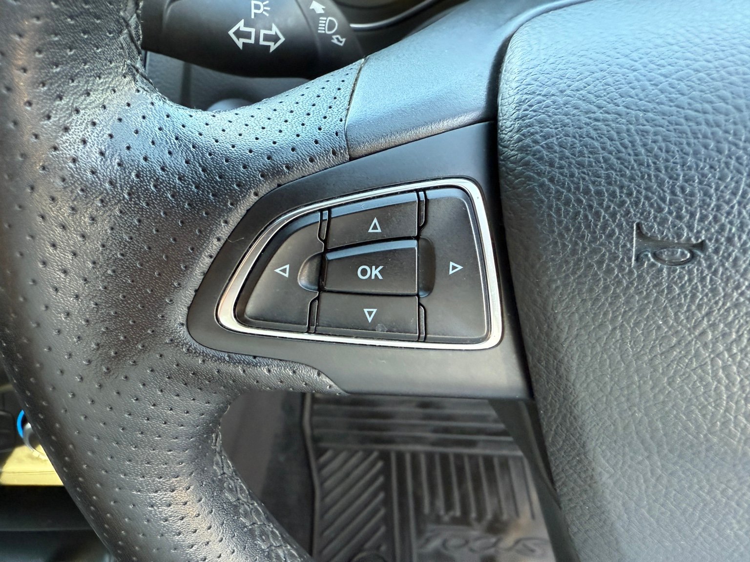 2016 Ford Focus thumbnail 28