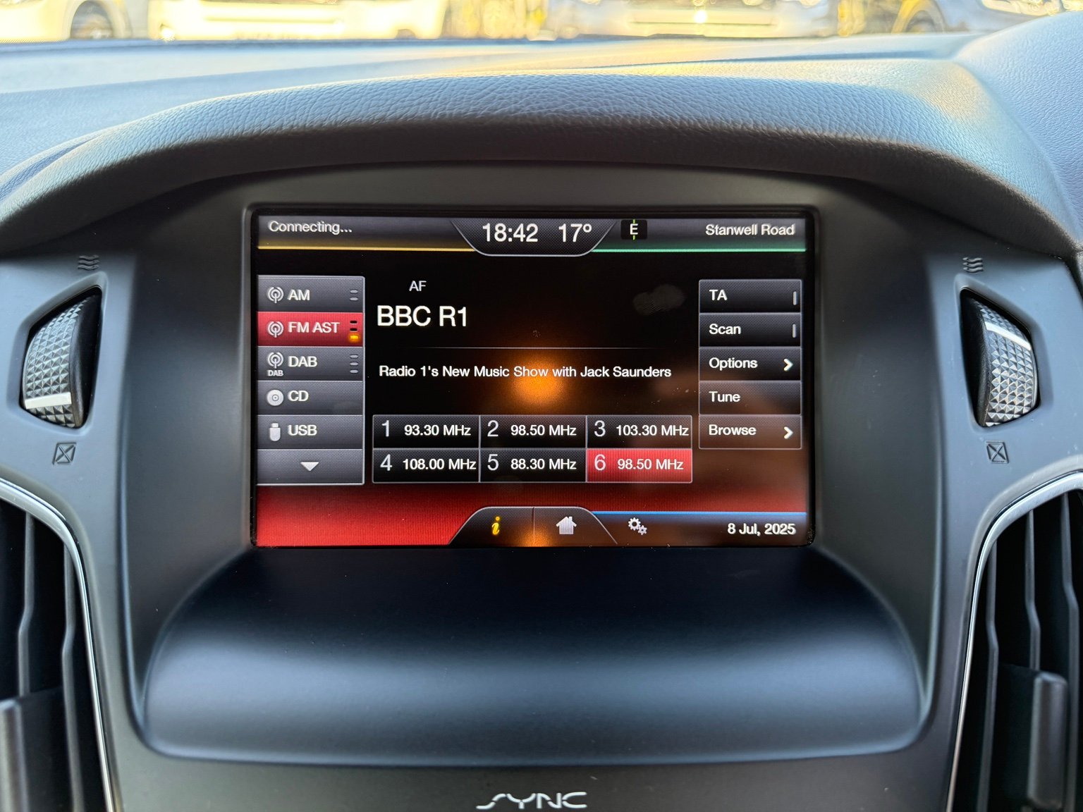 2016 Ford Focus thumbnail 33