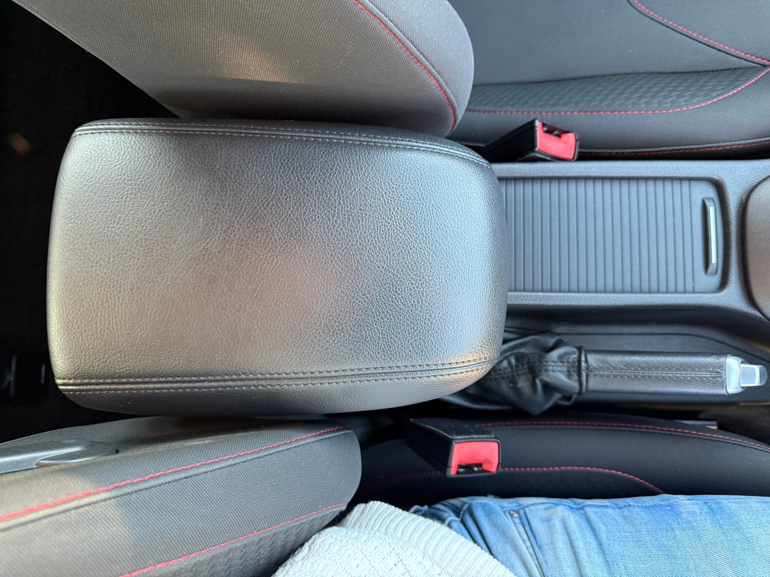 2016 Ford Focus thumbnail 36