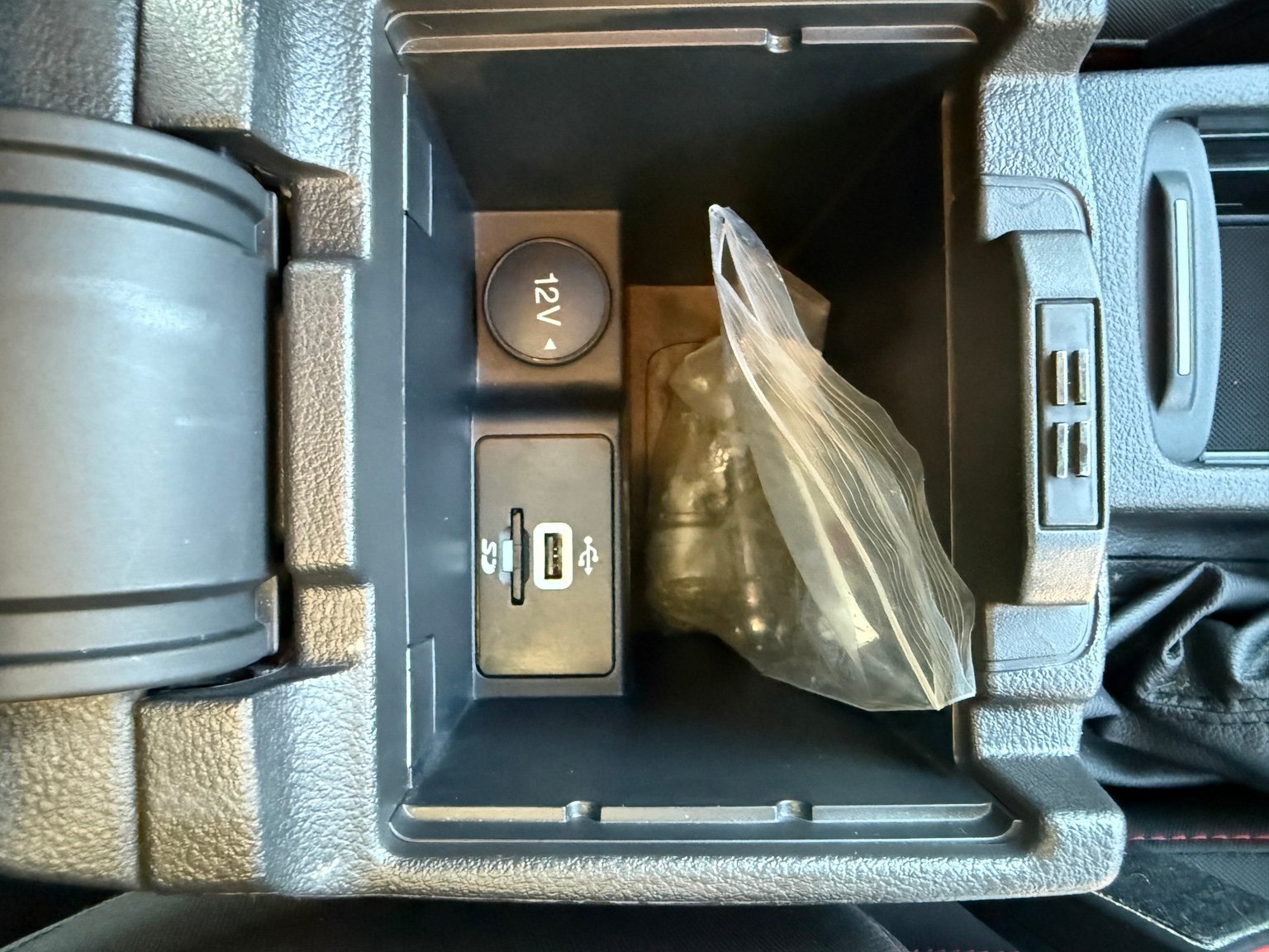 2016 Ford Focus thumbnail 39