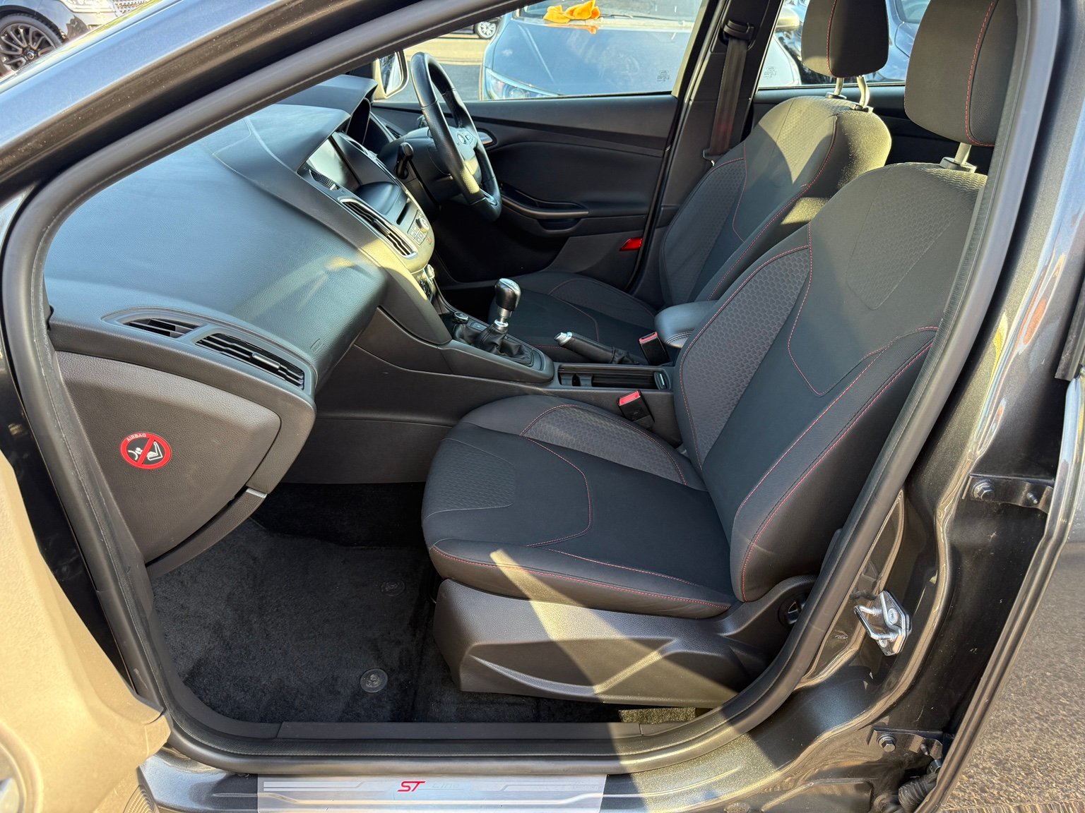 2016 Ford Focus thumbnail 41