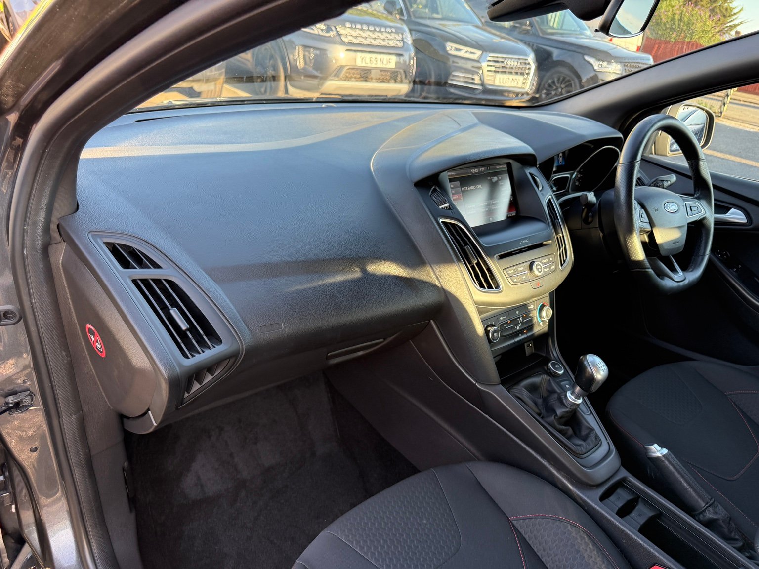 2016 Ford Focus thumbnail 42