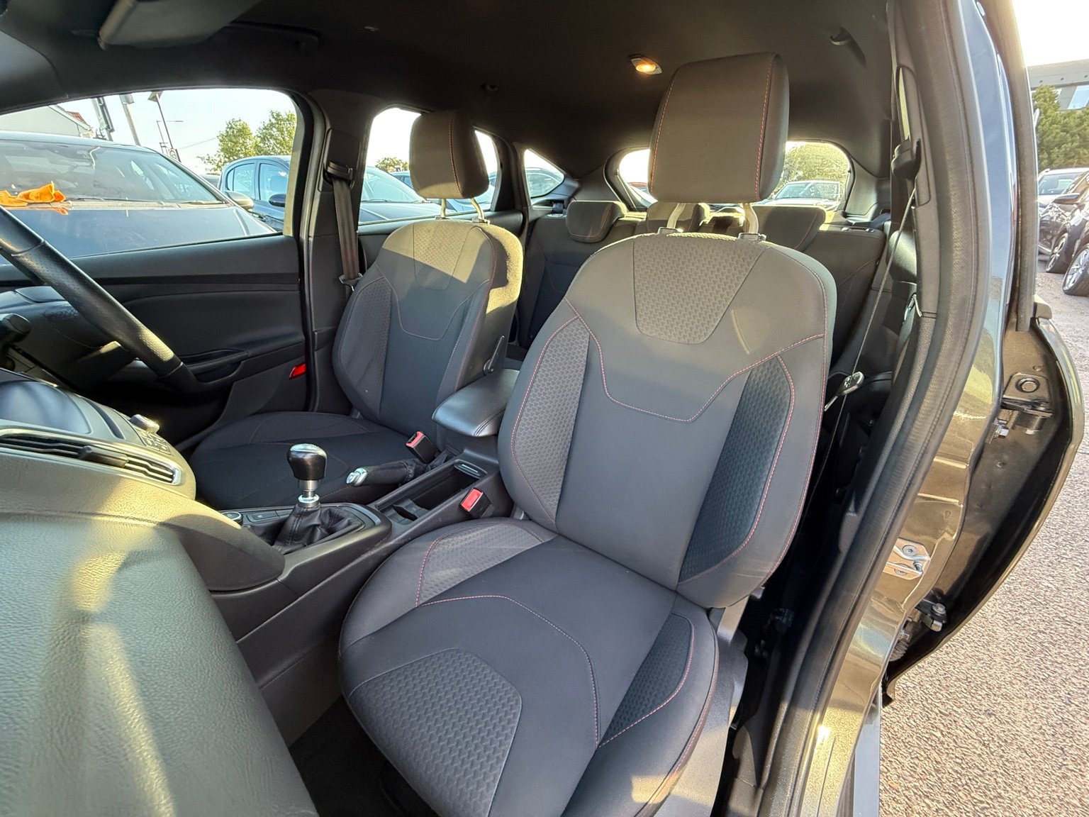 2016 Ford Focus thumbnail 44