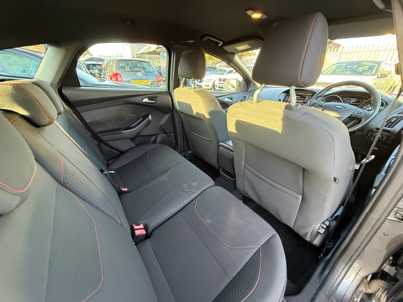 2016 Ford Focus thumbnail 50