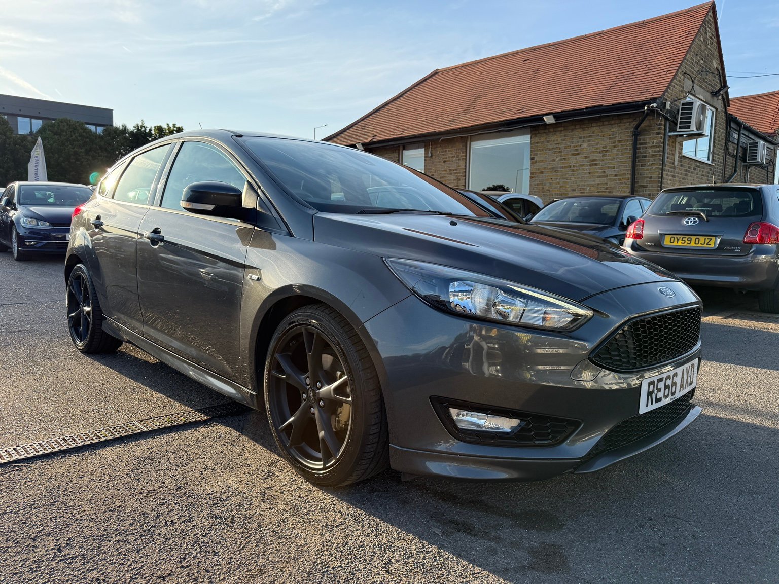 2016 Ford Focus — photo 2
