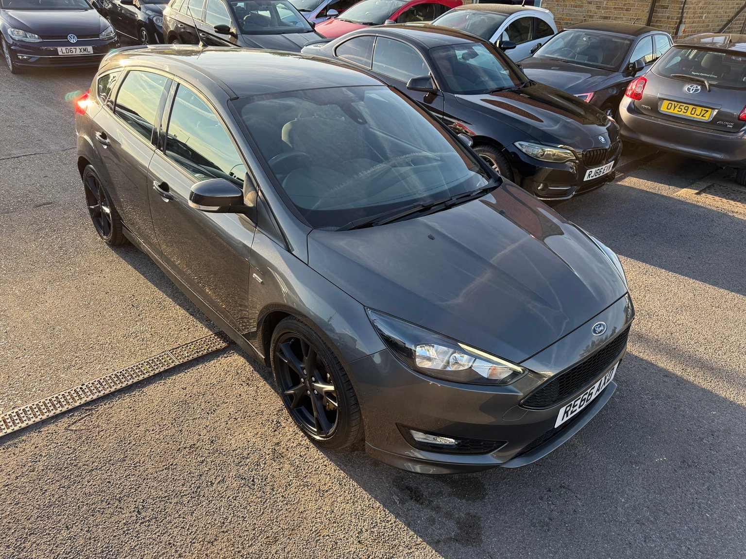2016 Ford Focus thumbnail 3