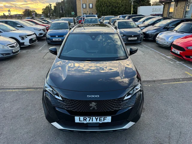 2021 Peugeot 5008 — photo 2