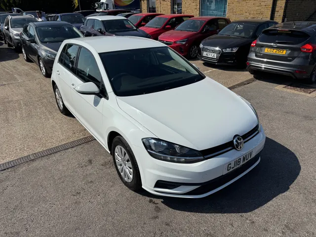 2018 Volkswagen Golf — photo 2
