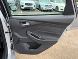 2017 Ford Focus thumbnail 45