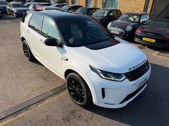 2022 Land Rover Discovery Sport — photo 3