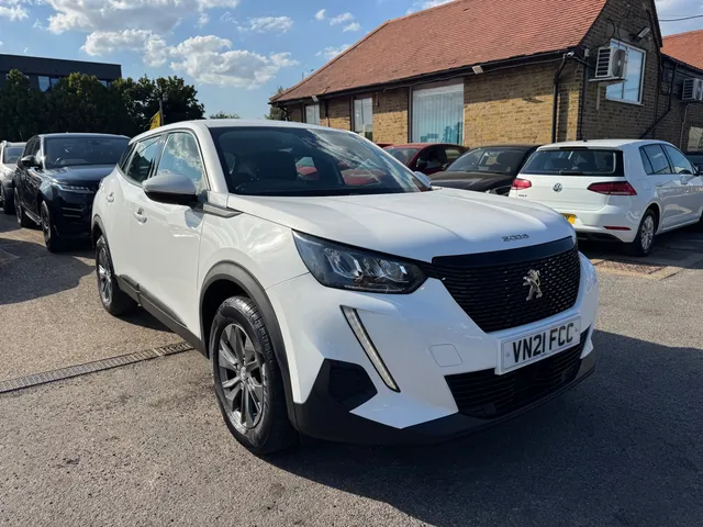 2021 Peugeot 2008 — photo 2