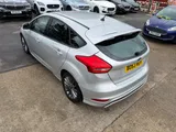 2017 Ford Focus thumbnail 10
