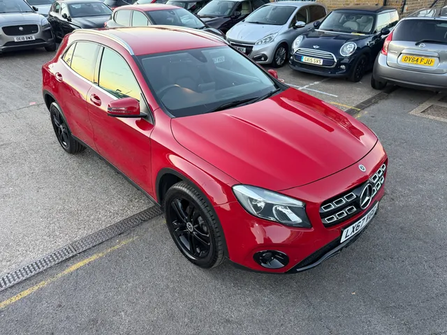 2017 Mercedes-Benz GLA — photo 2