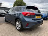2021 Ford Focus thumbnail 10