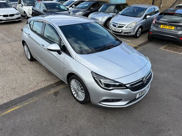 2019 Vauxhall Astra — photo 2
