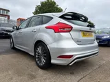 2017 Ford Focus thumbnail 11