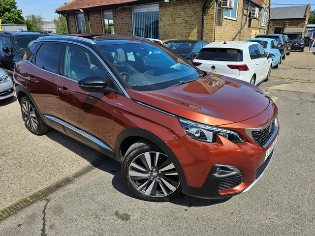 2019 Peugeot 3008 — photo 2