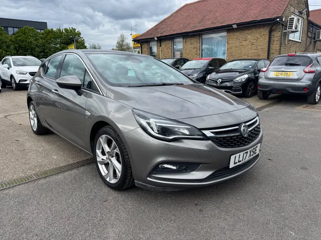 2017 Vauxhall Astra — photo 4