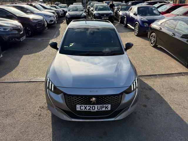 2020 Peugeot 208 — photo 2