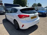 2019 Ford Focus thumbnail 12