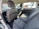 2018 Volkswagen Golf thumbnail 27