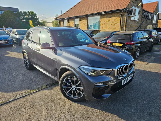 2019 BMW X5 — photo 2