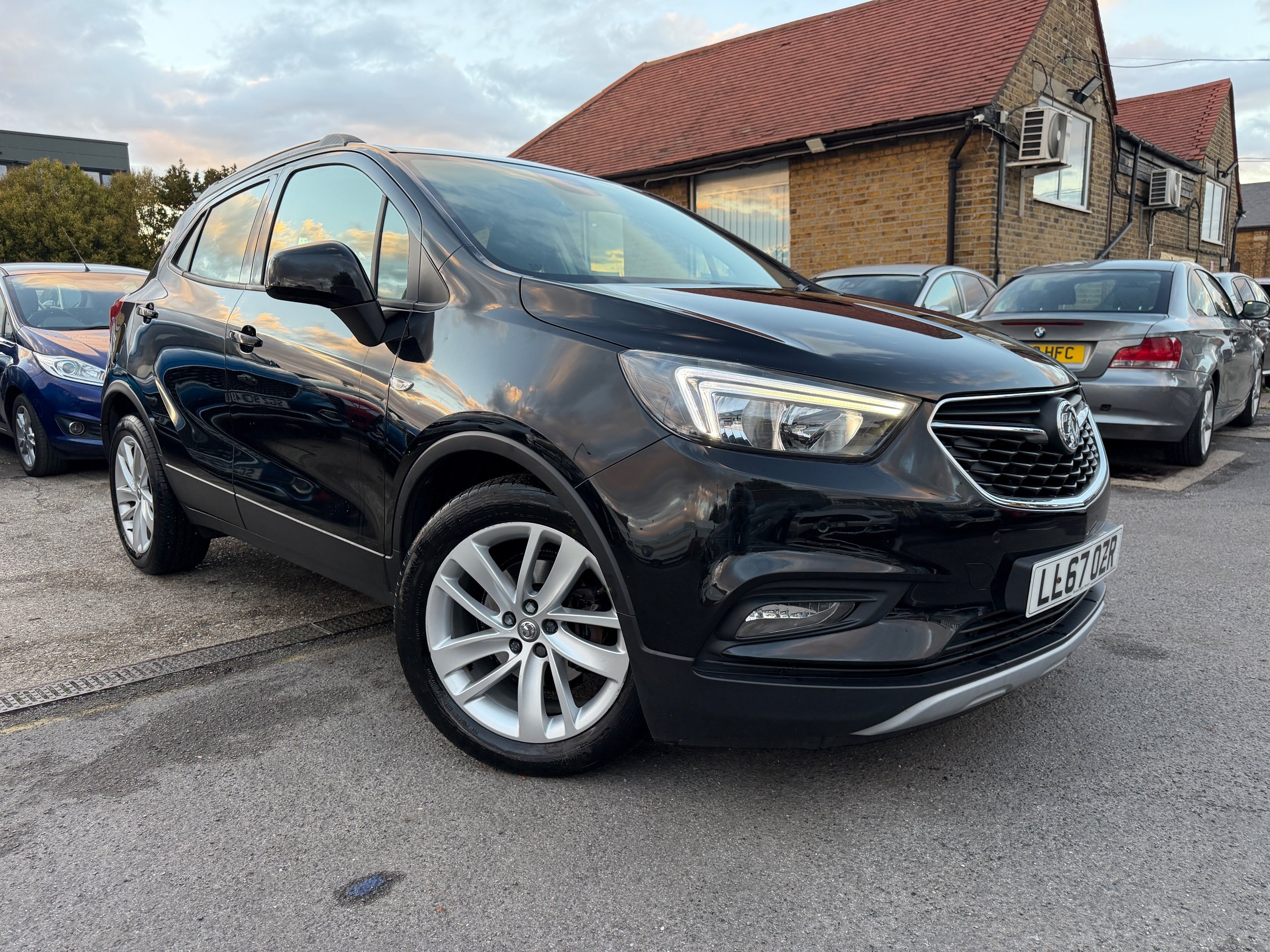 2017 Vauxhall Mokka X thumbnail 1