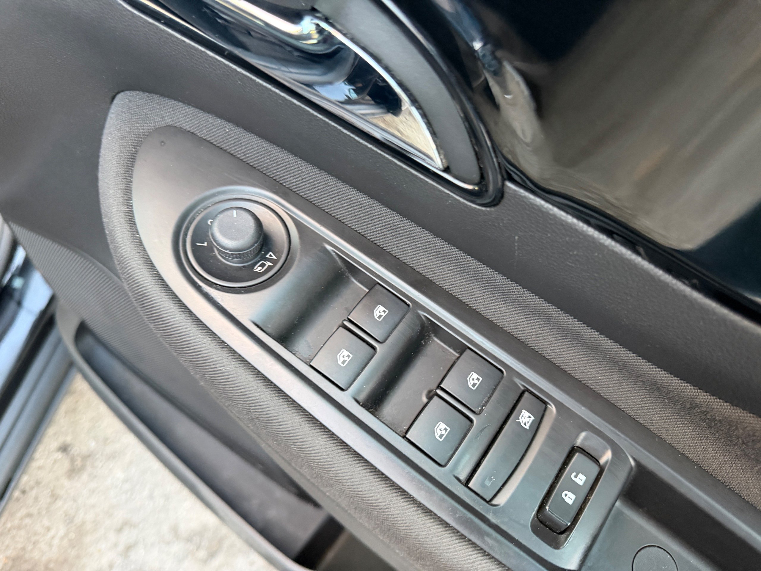 2017 Vauxhall Mokka X thumbnail 46