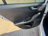 2019 Ford Focus thumbnail 37