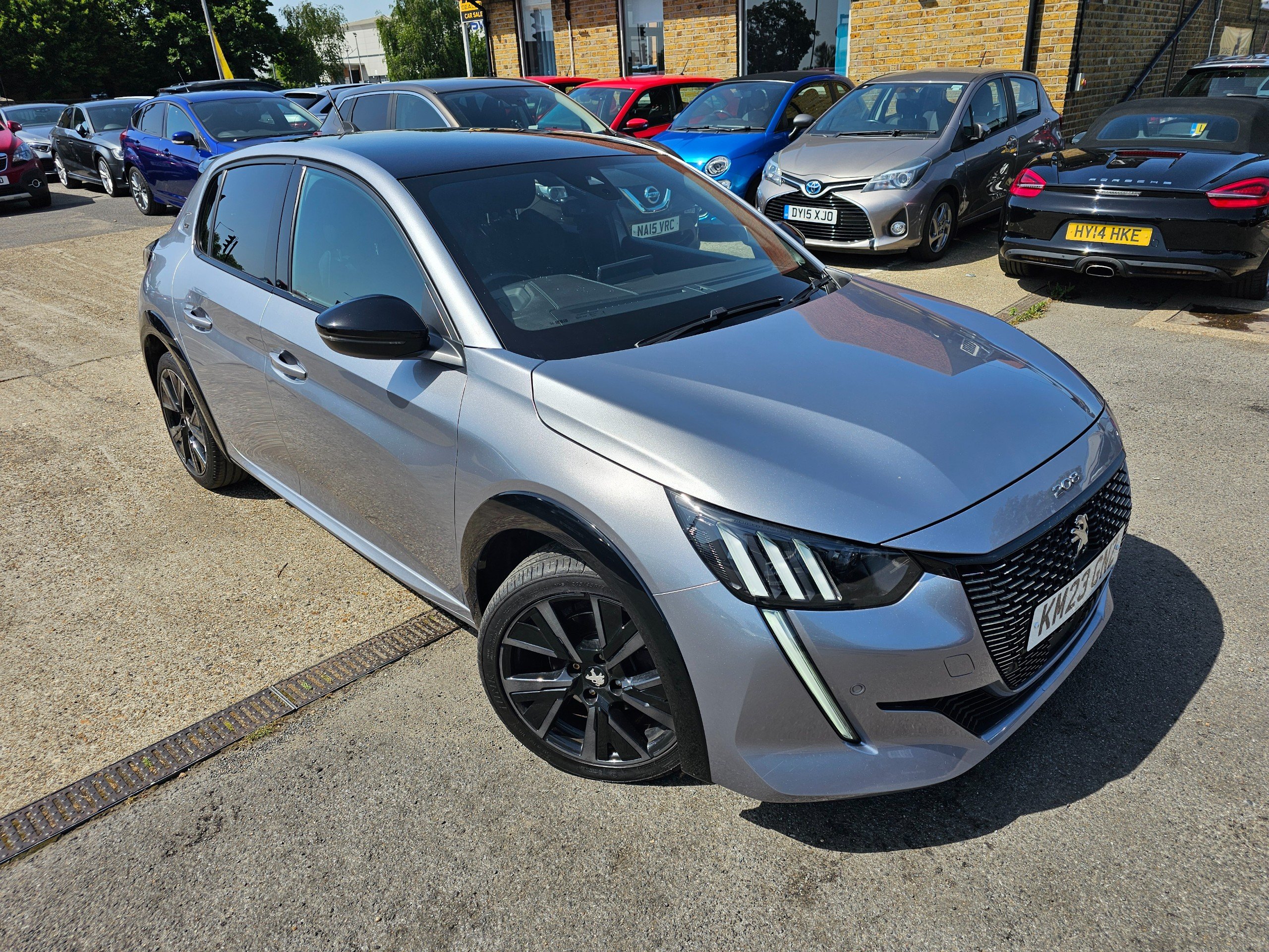 Peugeot 208