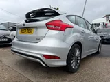 2017 Ford Focus thumbnail 15