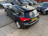 2019 Ford Focus thumbnail 12