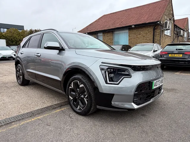 2023 KIA Niro — photo 2