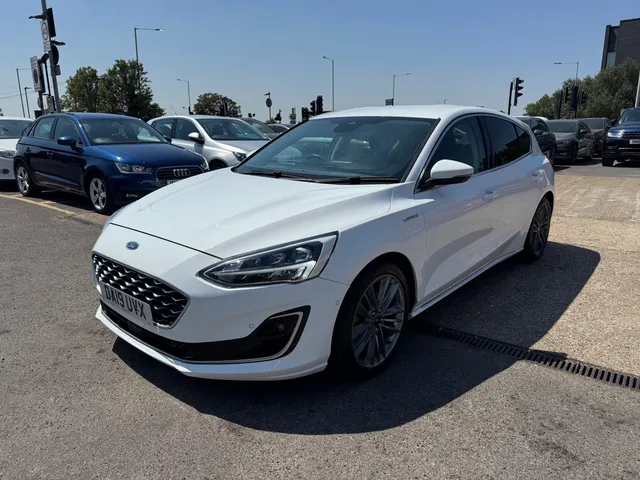 2019 Ford Focus — photo 2