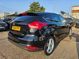 2017 Ford Focus thumbnail 15