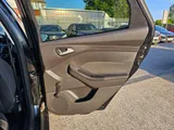 2017 Ford Focus thumbnail 24