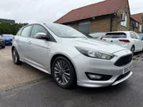 2017 Ford Focus thumbnail 3