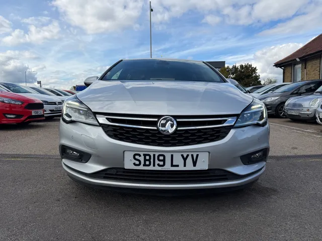 2019 Vauxhall Astra — photo 3