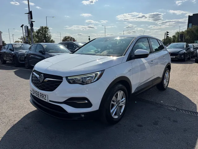 2018 Vauxhall Grandland X — photo 2