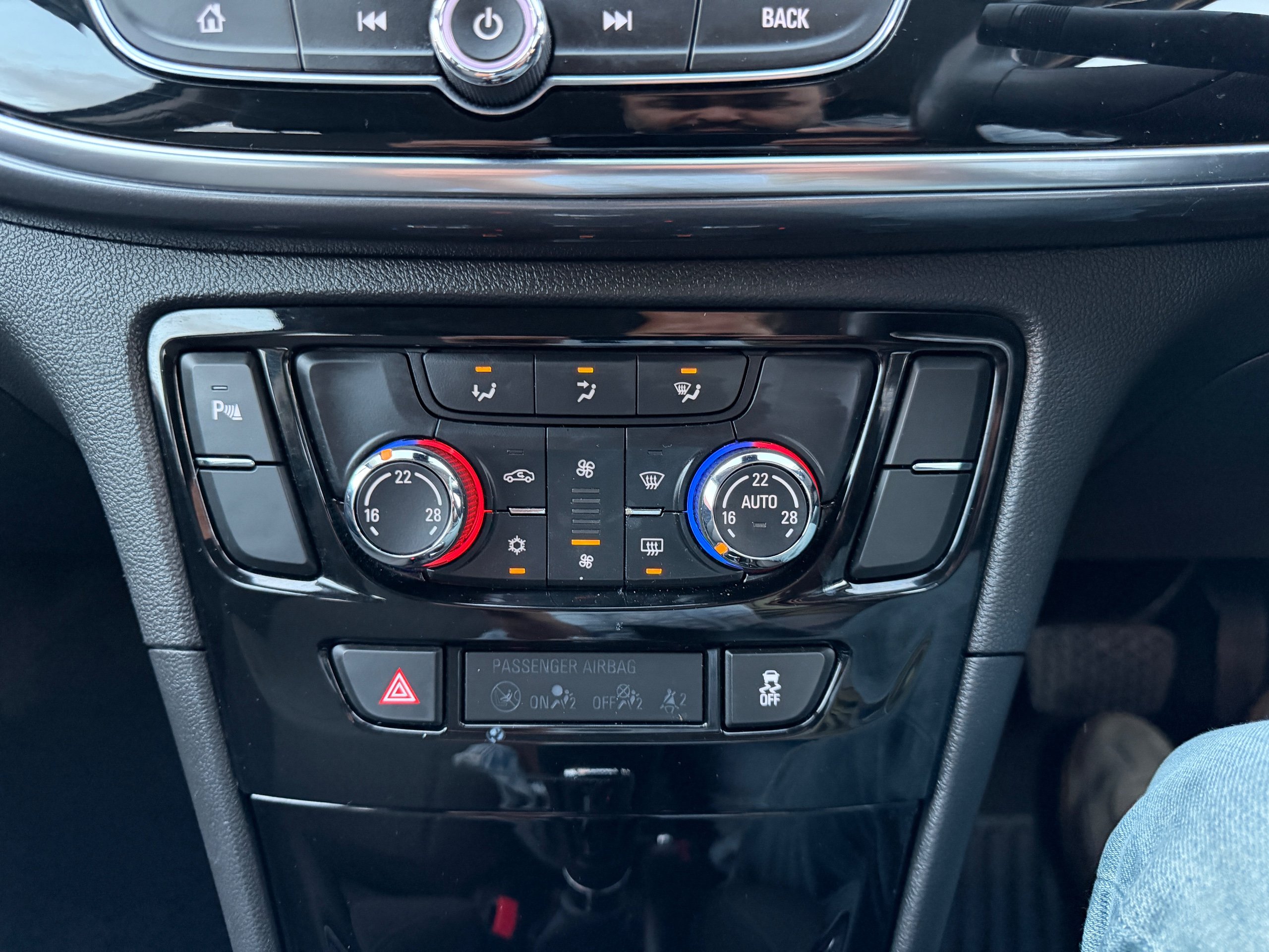 2017 Vauxhall Mokka X thumbnail 30